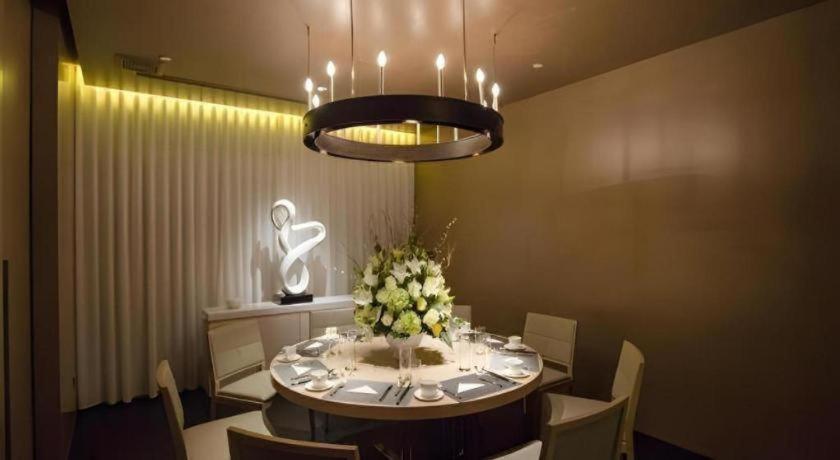 Jinjiang Metropolo Classiq Jing'an Temple Hotel 4*