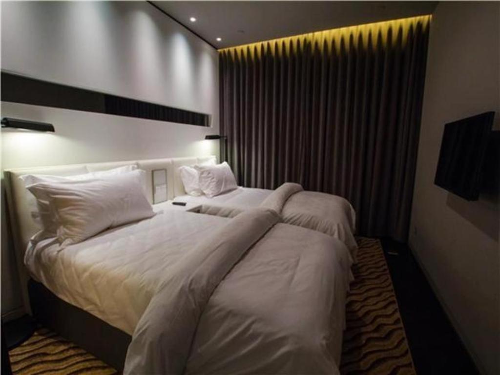 Jinjiang Metropolo Classiq Jing'an Temple Hotel 4*