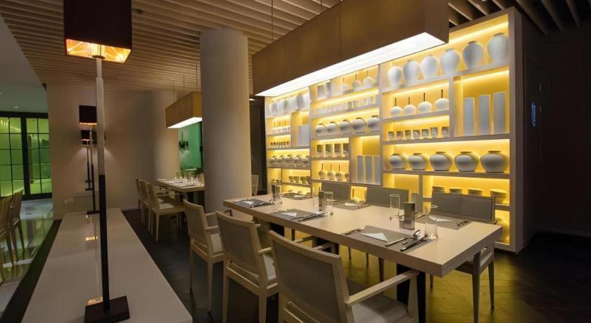 Jinjiang Metropolo Classiq Jing'an Temple Hotel 4*